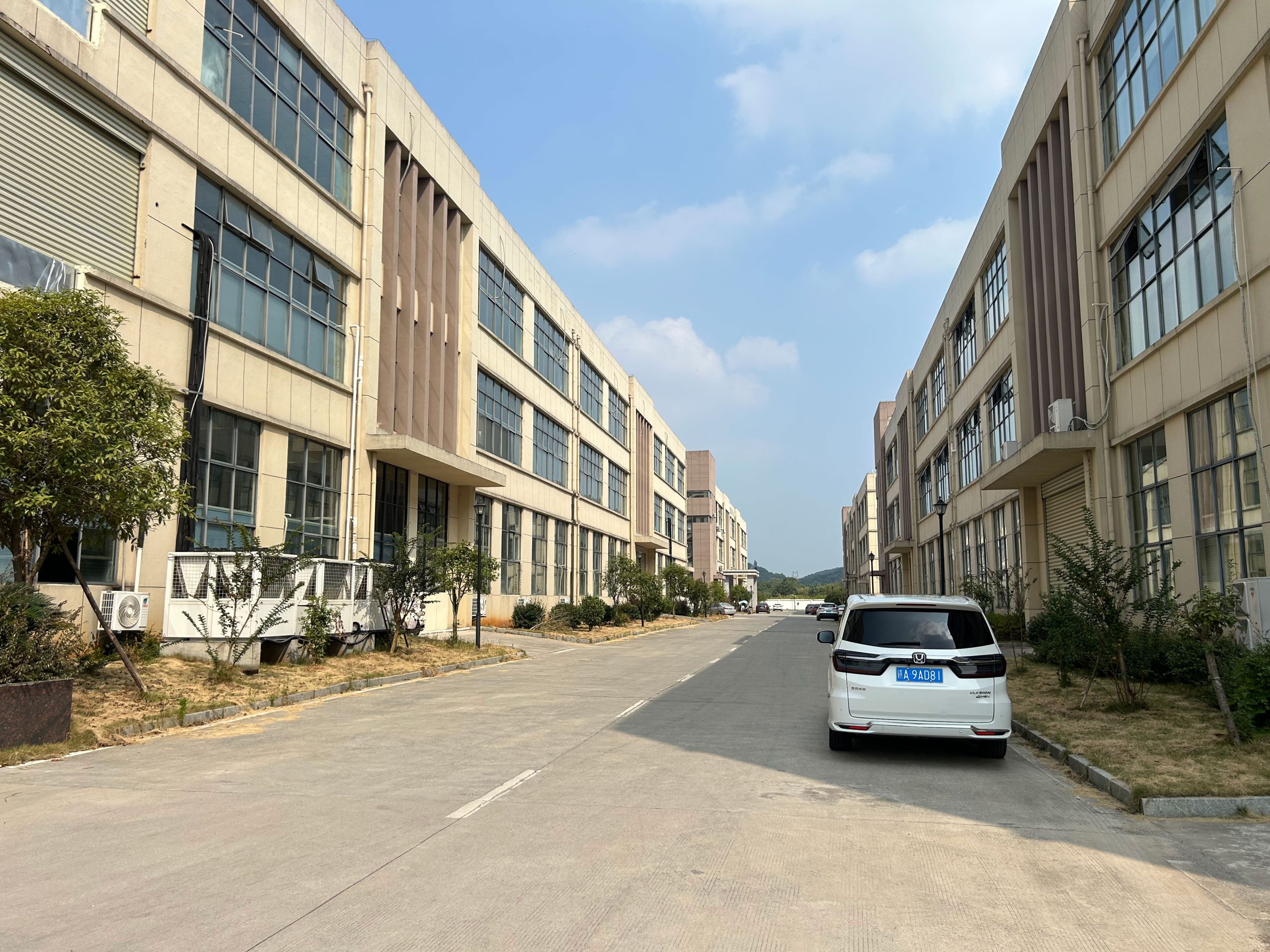 https://chinatftlcd.com/wp-content/uploads/2026/09/Factory-Exterior-of-Huaming-Wisdom-Display-Technology-6-scaled.jpg