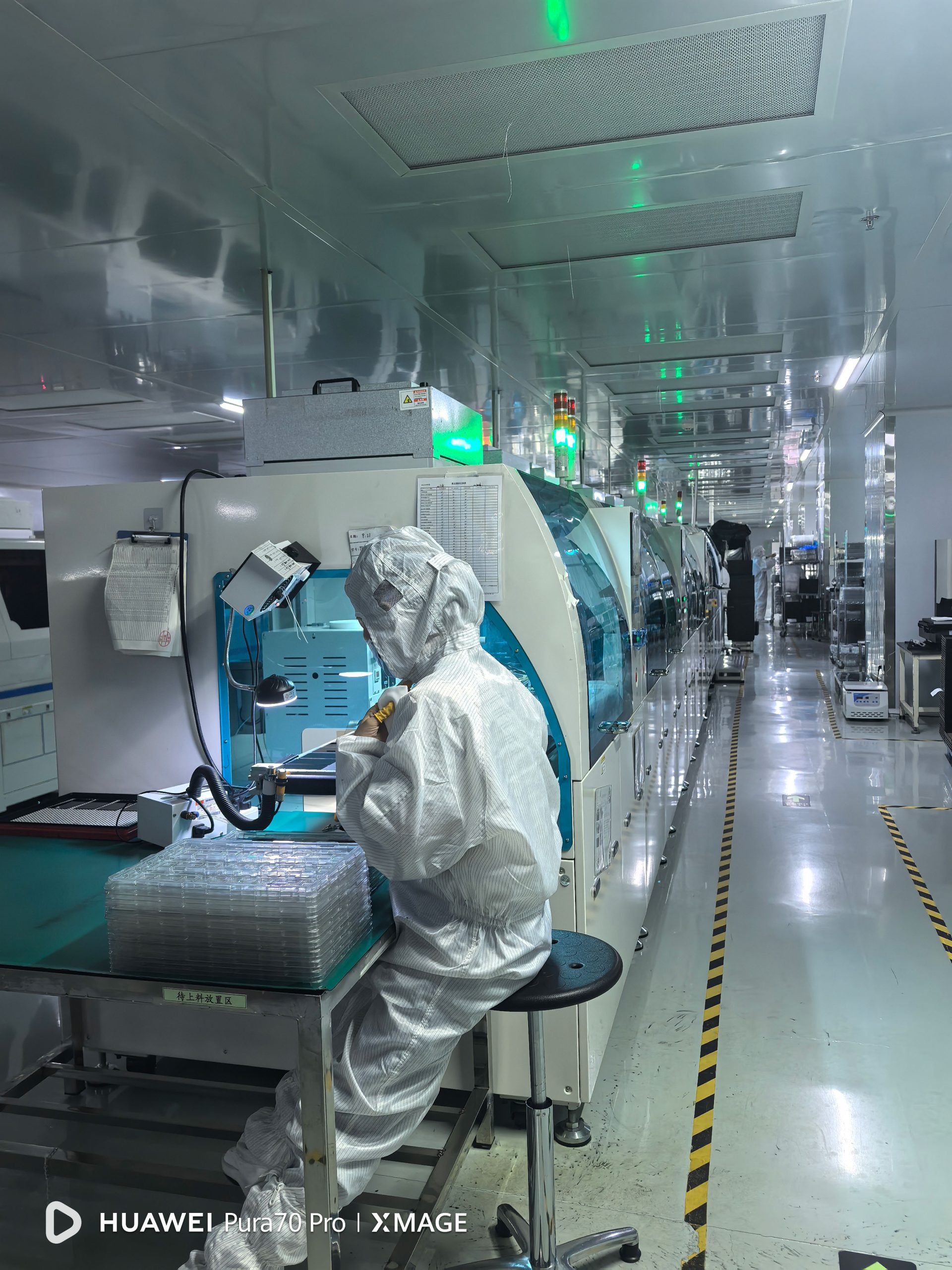 https://chinatftlcd.com/wp-content/uploads/2026/09/Huaming-Wisdom-Display-Dust-Free-Cleanroom-6-scaled.jpg